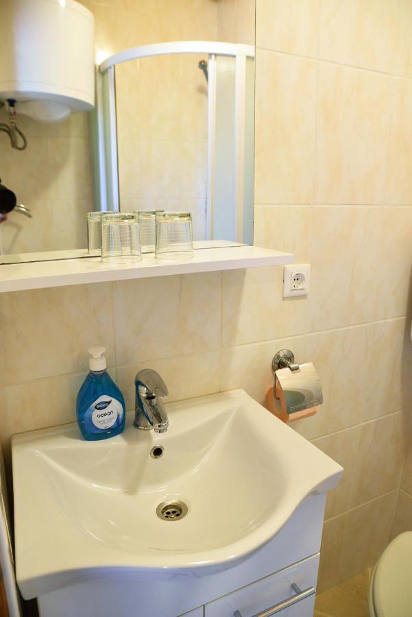 Apartment Anamarija Валун Екстериор снимка