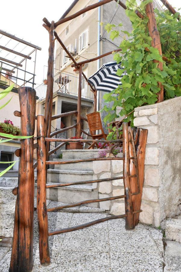 Apartment Anamarija Валун Екстериор снимка
